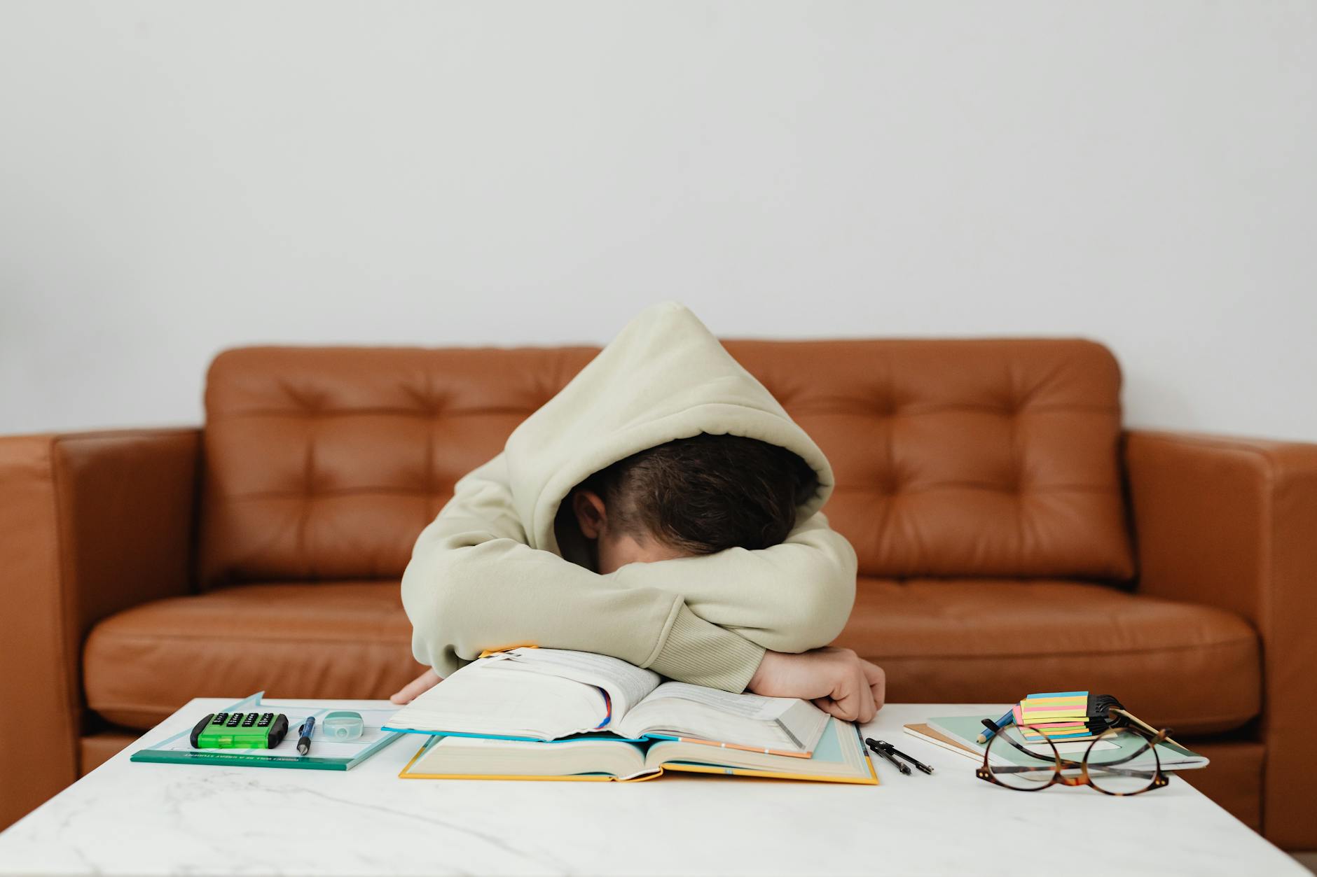 Maternal Fatigue Syndrome: Warning Signs, Energy Vampires, and Proven Solutions for Exhausted Moms